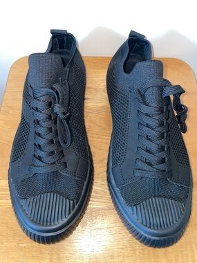 Women’s Black Knit Casual Sneakers